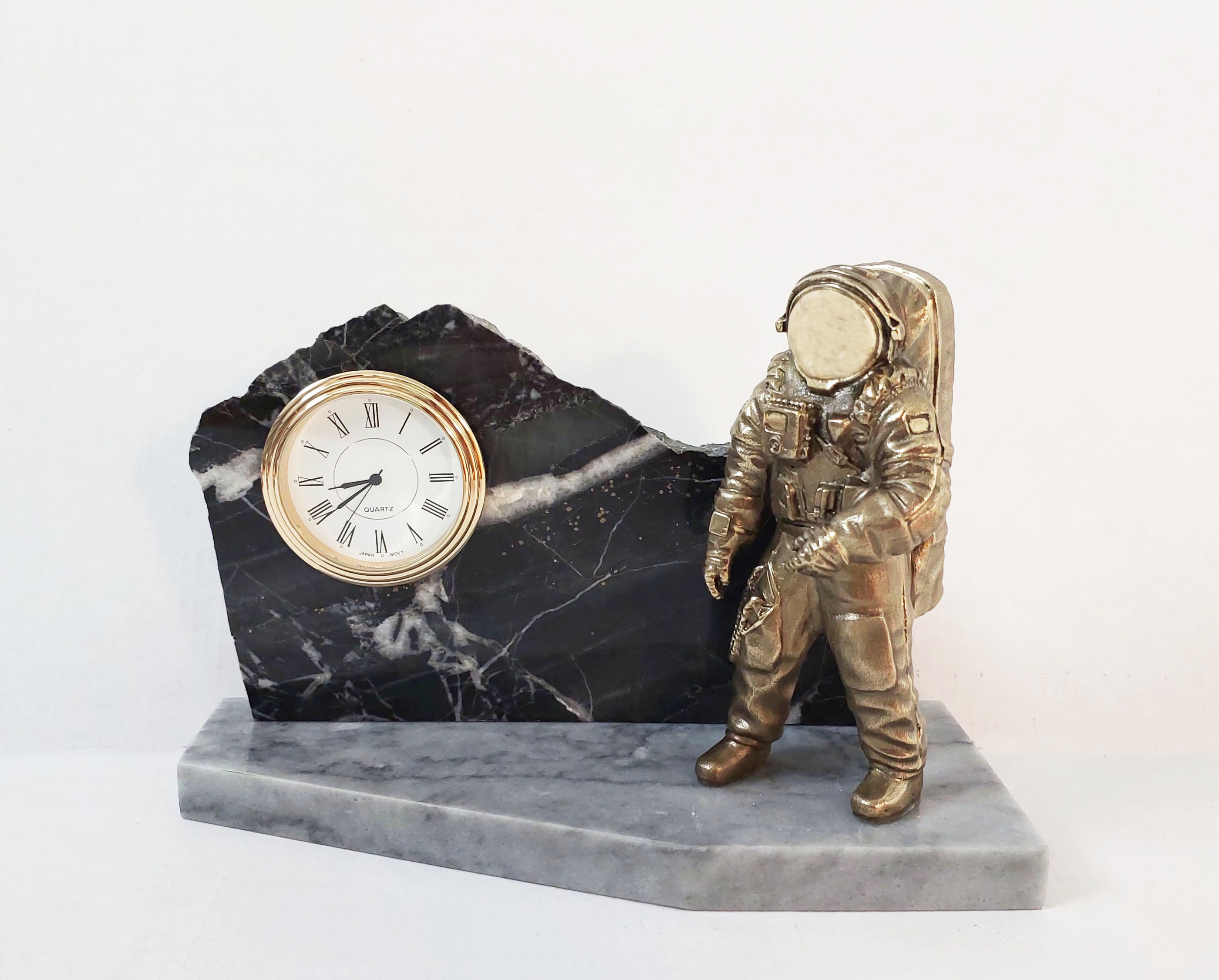 Часы "Космонавт"  (Тираж ограничен)