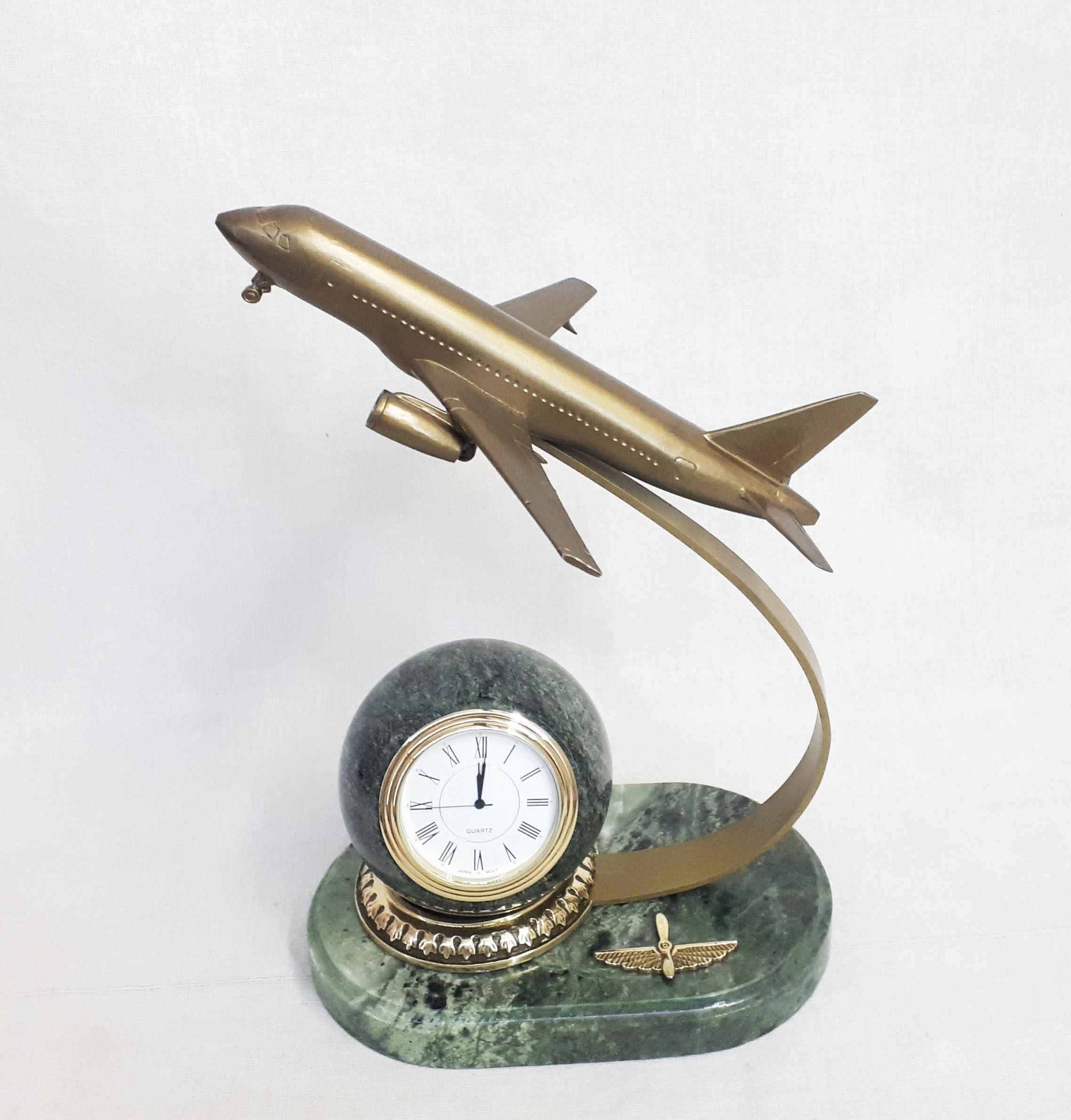 Часы "Самолет гражданской авиации" (самолет собран из 8 деталей) (шар)