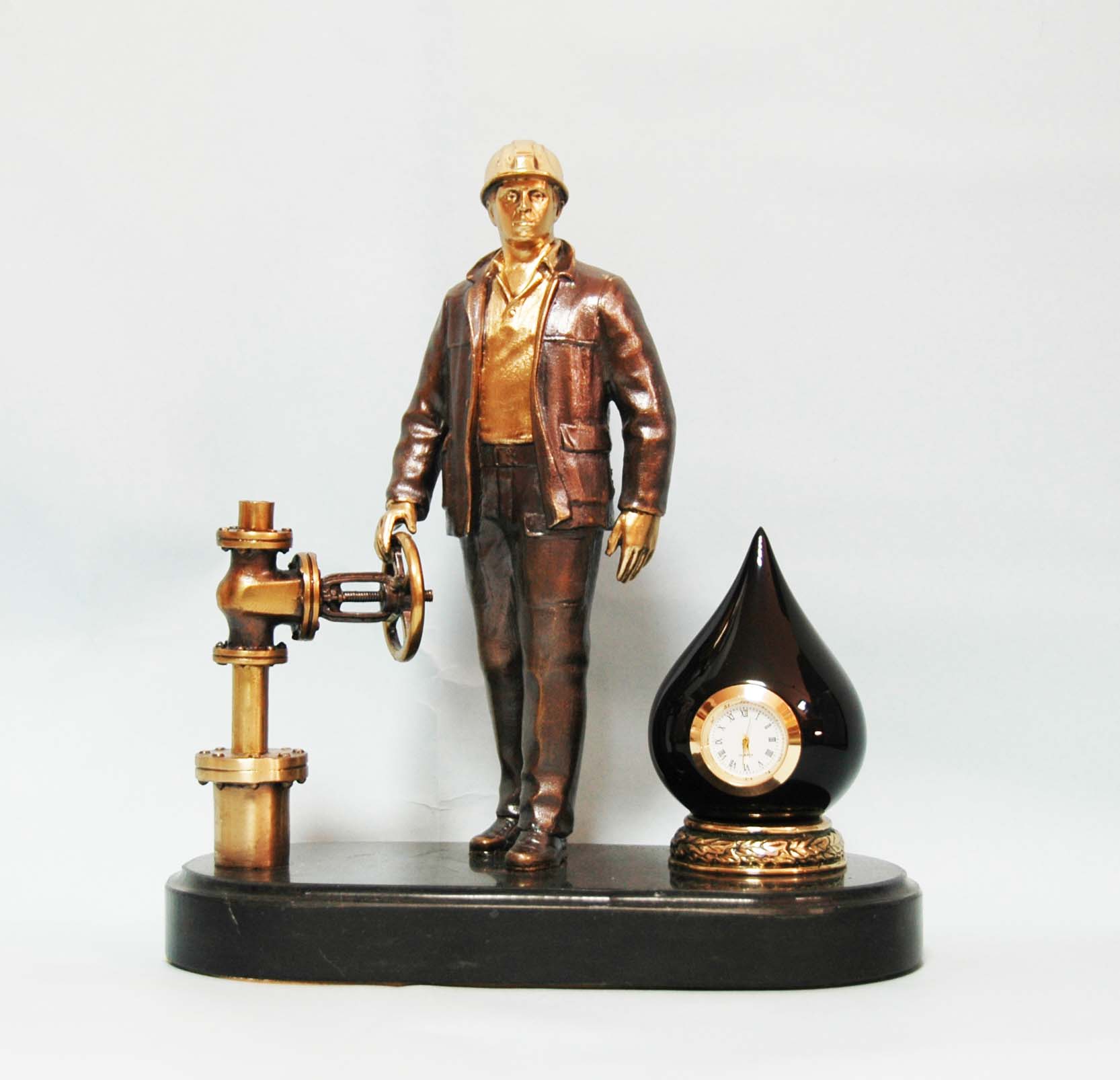 Сувенир-часы "Работник нефтяной промышленности 4"