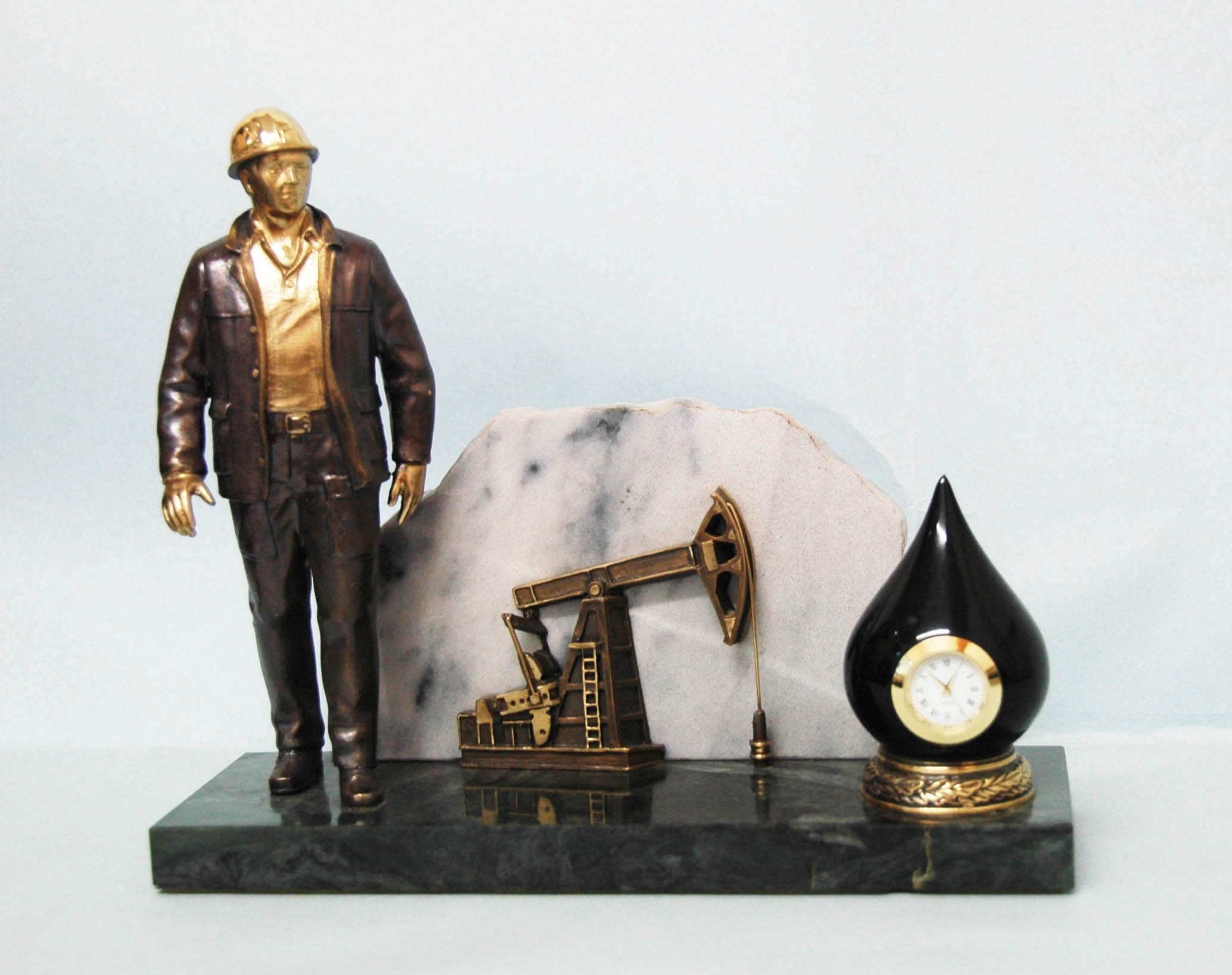 Сувенир-часы "Работник нефтяной промышленности 3"