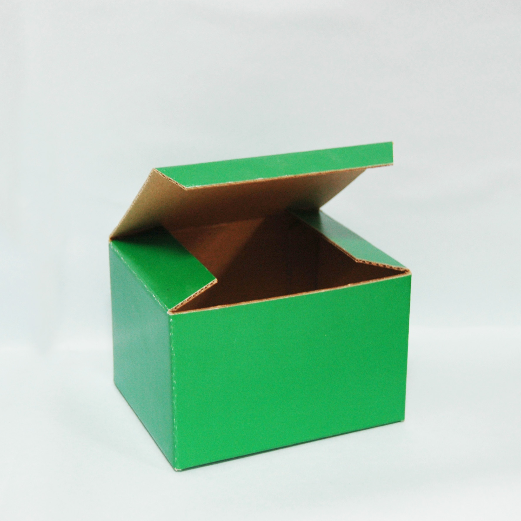 Коробка из зеленого гофрокартона