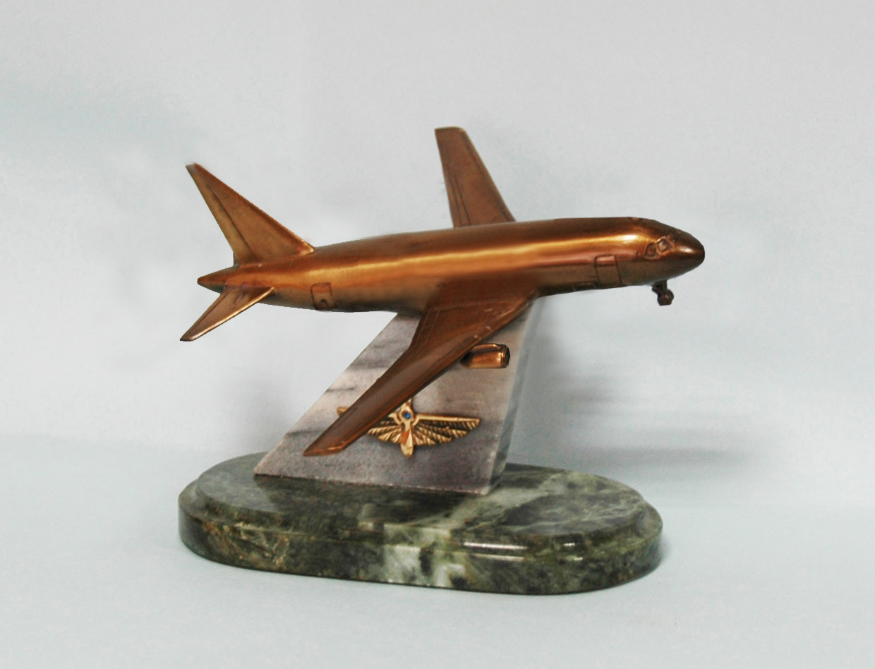 Сувенир "Самолет гражданской авиации" (самолет собран из 8 деталей)