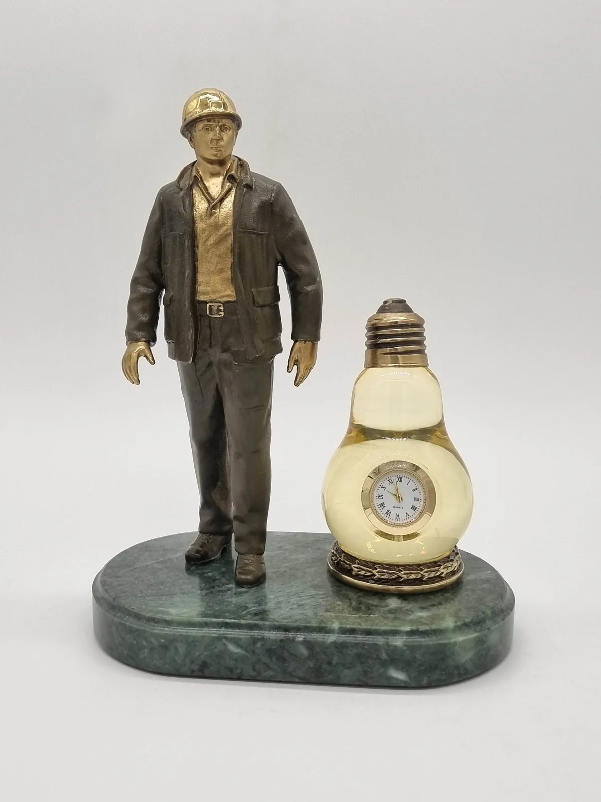 Статуэтка "Рабочий-электрик"